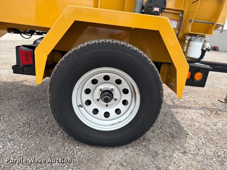 image for item FB5024 2022 Vermeer BC900XL wood chipper