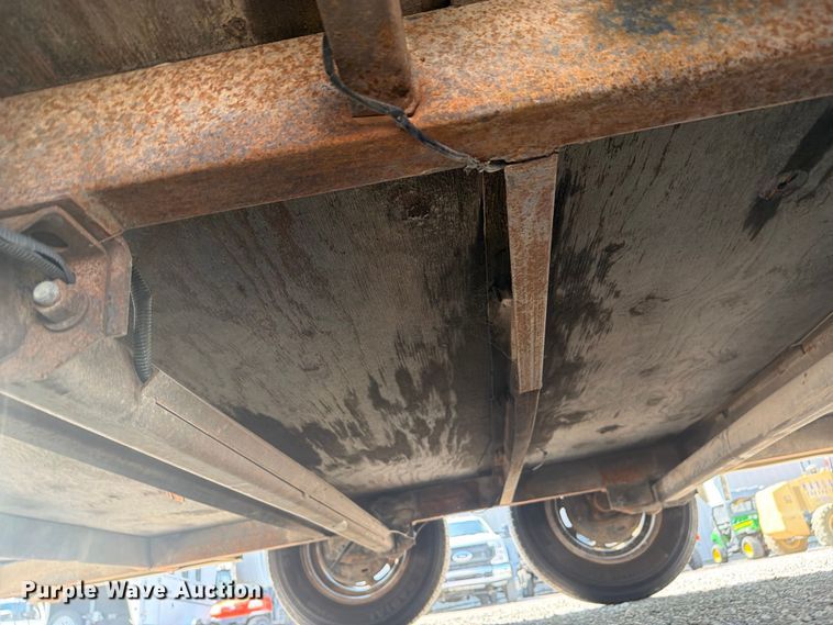 image for item FB5037 2004 Wells Cargo CW1322-102 enclosed cargo trailer
