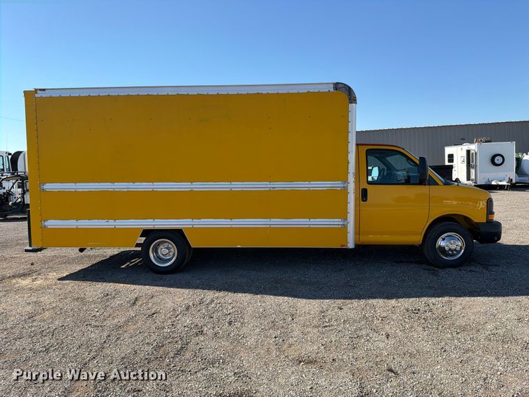 image for item FB5111 2012 GMC Savana 3500 box truck