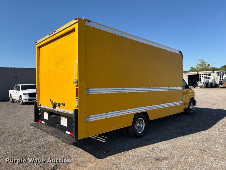 image for item FB5111 2012 GMC Savana 3500 box truck