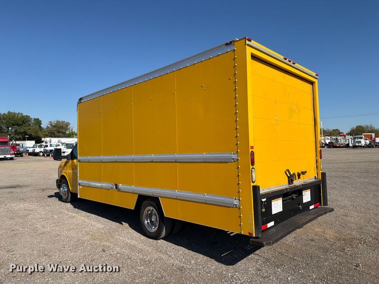 image for item FB5111 2012 GMC Savana 3500 box truck