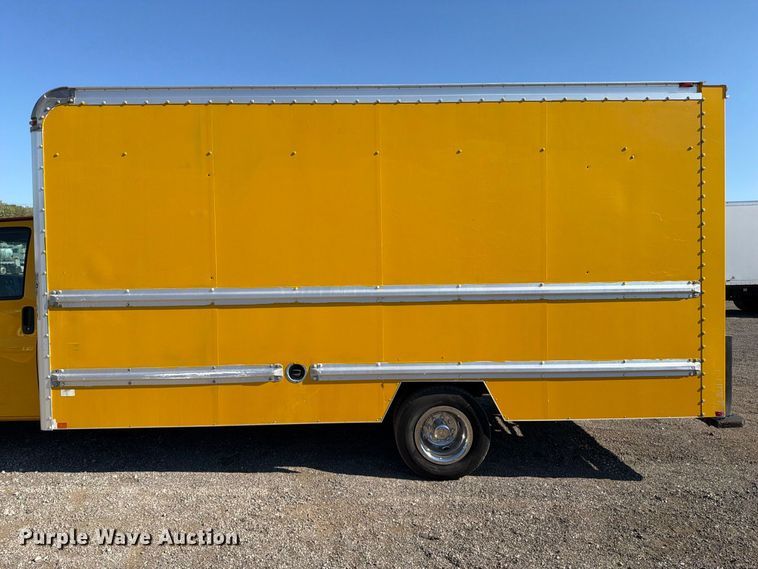 image for item FB5111 2012 GMC Savana 3500 box truck