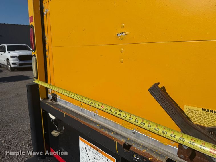 image for item FB5111 2012 GMC Savana 3500 box truck