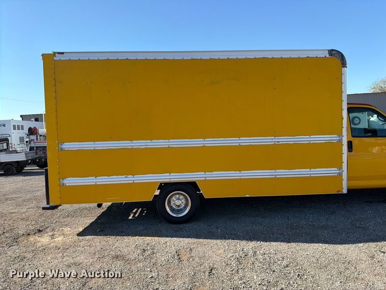 image for item FB5111 2012 GMC Savana 3500 box truck