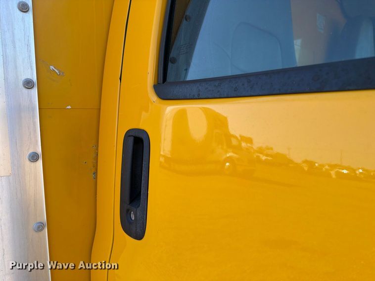 image for item FB5111 2012 GMC Savana 3500 box truck