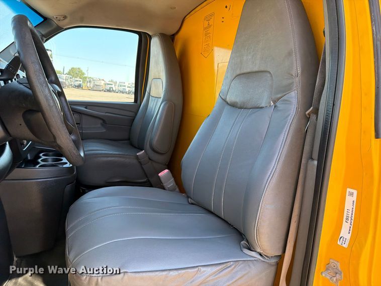 image for item FB5111 2012 GMC Savana 3500 box truck