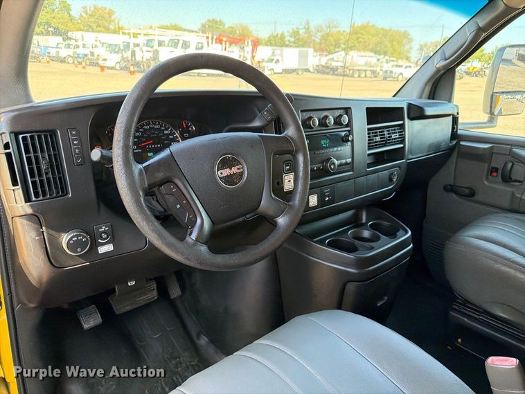 image for item FB5111 2012 GMC Savana 3500 box truck