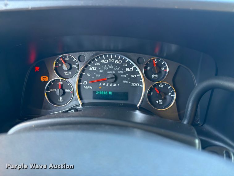 image for item FB5111 2012 GMC Savana 3500 box truck