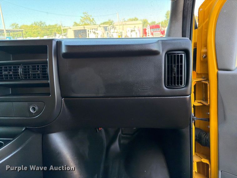 image for item FB5111 2012 GMC Savana 3500 box truck