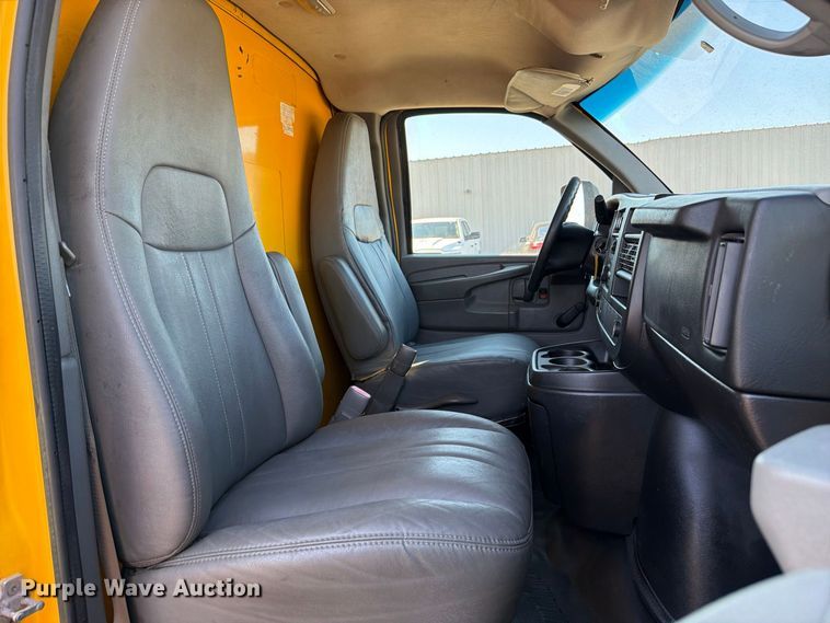 image for item FB5111 2012 GMC Savana 3500 box truck