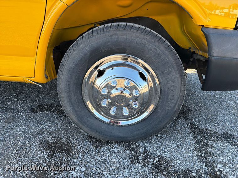 image for item FB5111 2012 GMC Savana 3500 box truck