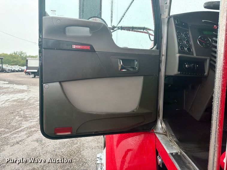 image for item FB5143 2012 Kenworth T370 box truck