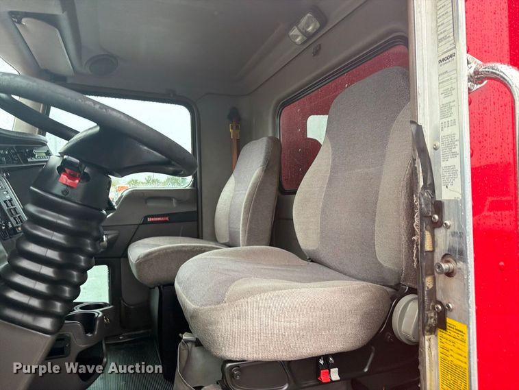image for item FB5143 2012 Kenworth T370 box truck