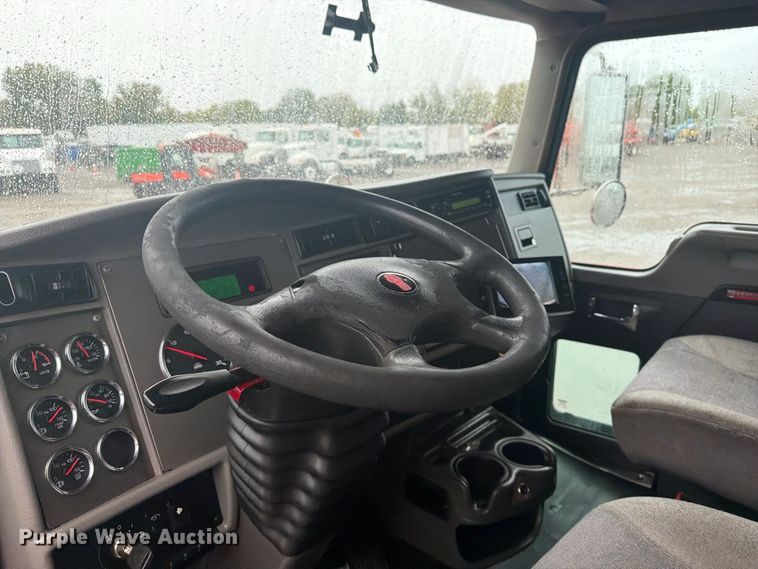 image for item FB5143 2012 Kenworth T370 box truck