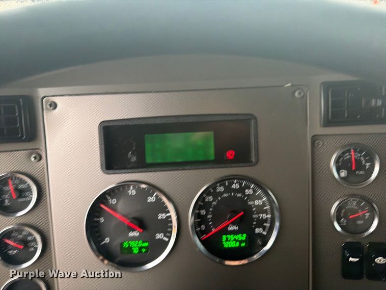 image for item FB5143 2012 Kenworth T370 box truck