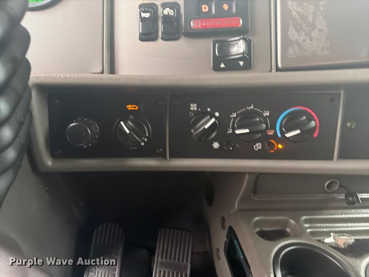 image for item FB5143 2012 Kenworth T370 box truck