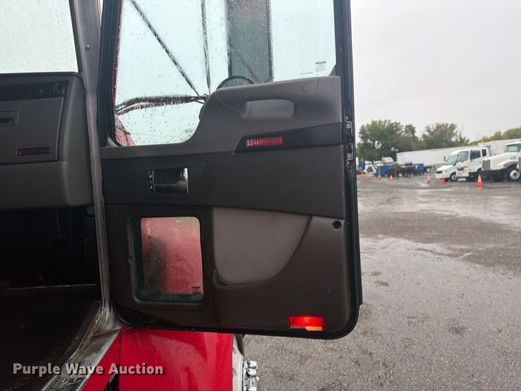 image for item FB5143 2012 Kenworth T370 box truck
