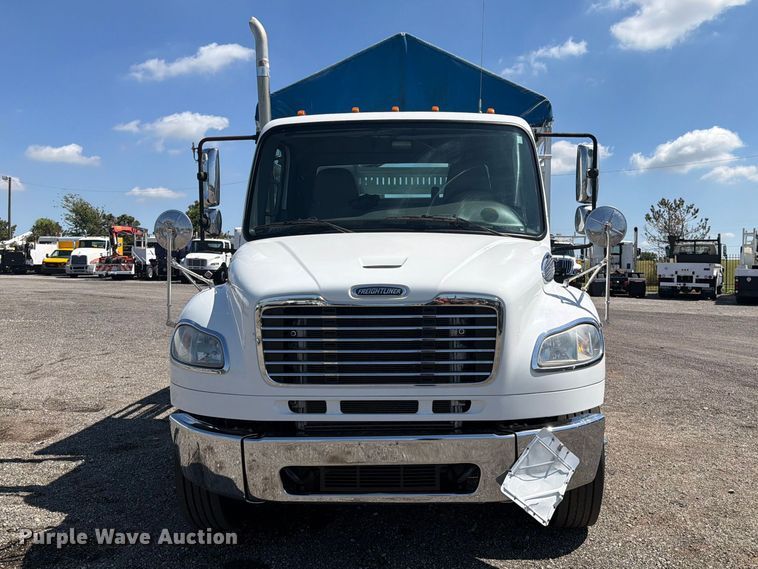image for item FB5152 2015 Freightliner Business Class M2 flatbed truck