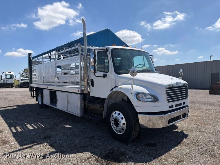 image for item FB5152 2015 Freightliner Business Class M2 flatbed truck