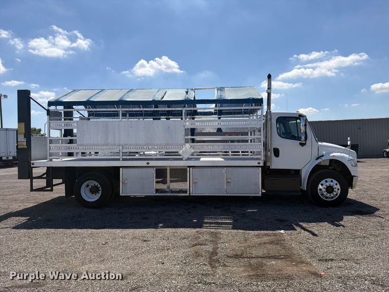 image for item FB5152 2015 Freightliner Business Class M2 flatbed truck
