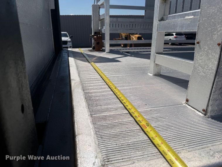image for item FB5152 2015 Freightliner Business Class M2 flatbed truck