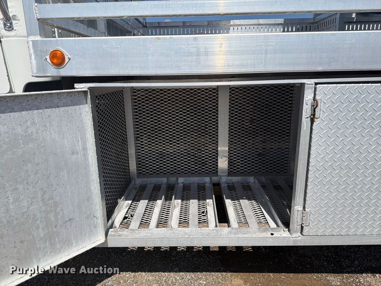 image for item FB5152 2015 Freightliner Business Class M2 flatbed truck