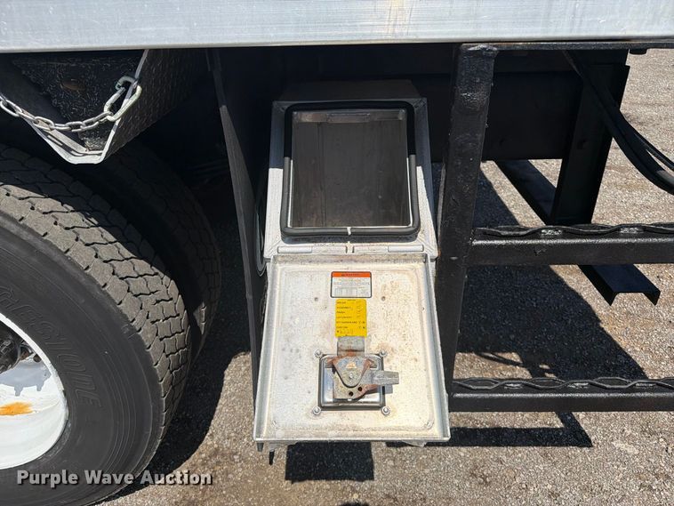 image for item FB5152 2015 Freightliner Business Class M2 flatbed truck