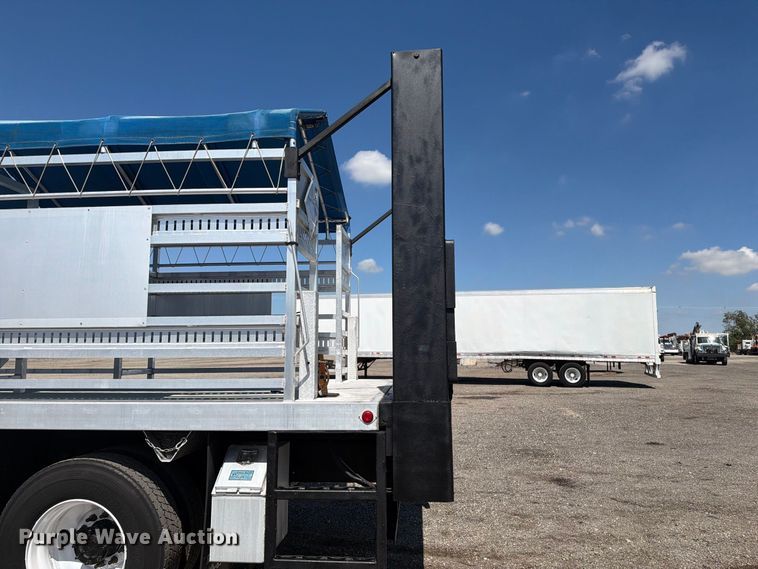 image for item FB5152 2015 Freightliner Business Class M2 flatbed truck