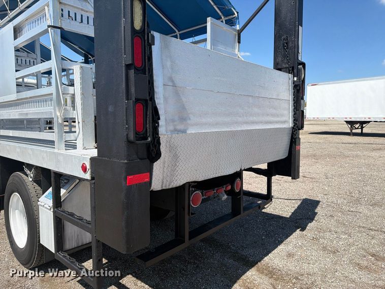 image for item FB5152 2015 Freightliner Business Class M2 flatbed truck