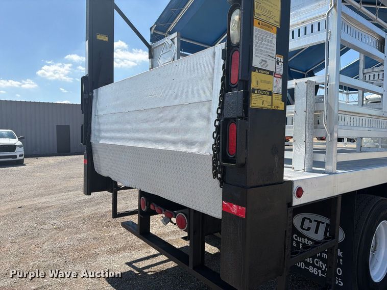 image for item FB5152 2015 Freightliner Business Class M2 flatbed truck