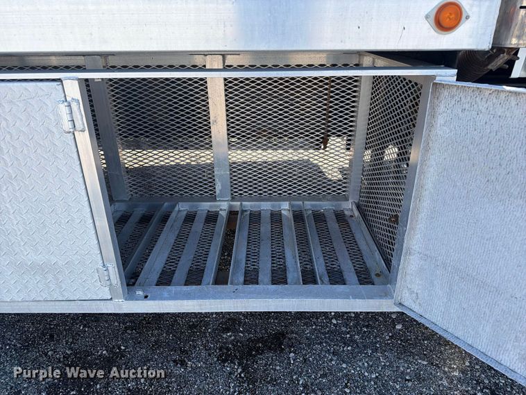 image for item FB5152 2015 Freightliner Business Class M2 flatbed truck