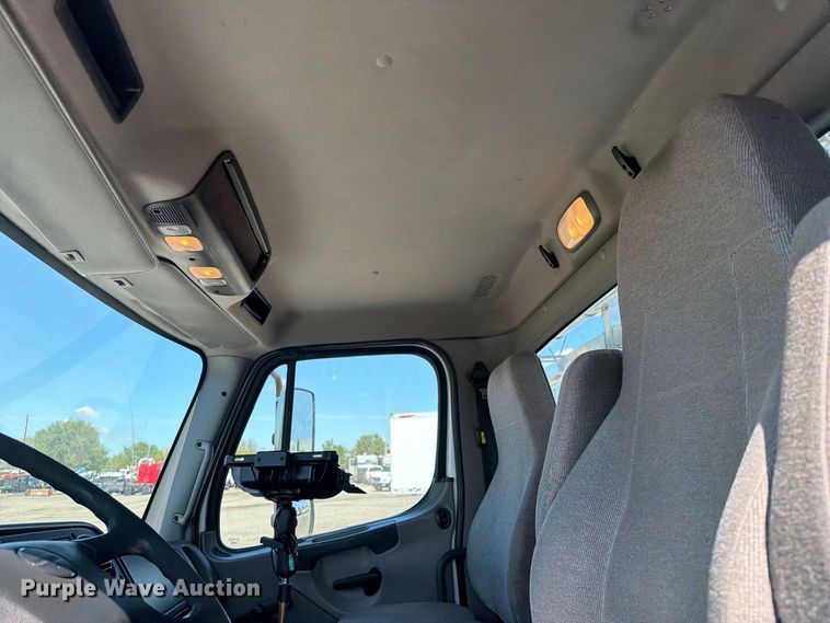 image for item FB5152 2015 Freightliner Business Class M2 flatbed truck