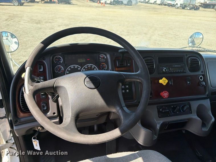 image for item FB5152 2015 Freightliner Business Class M2 flatbed truck