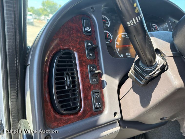 image for item FB5152 2015 Freightliner Business Class M2 flatbed truck