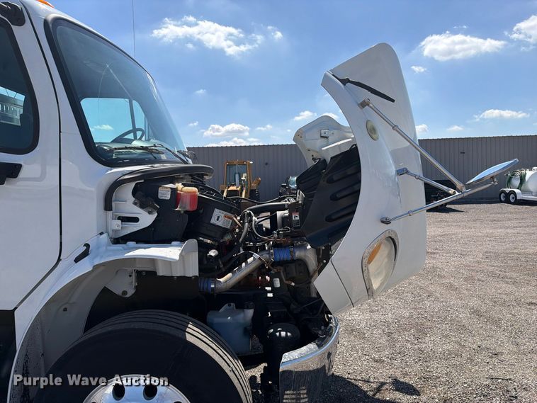 image for item FB5152 2015 Freightliner Business Class M2 flatbed truck