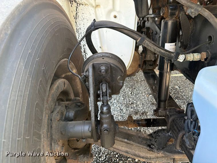 image for item FB5152 2015 Freightliner Business Class M2 flatbed truck