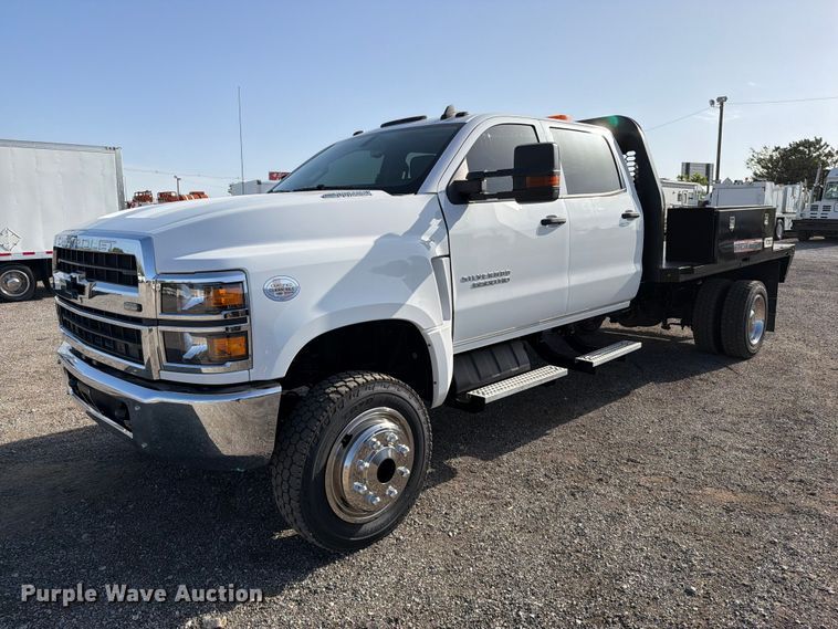 image for item FB5155 2022 Chevrolet Silverado 6500HD Crew Cab flatbed truck