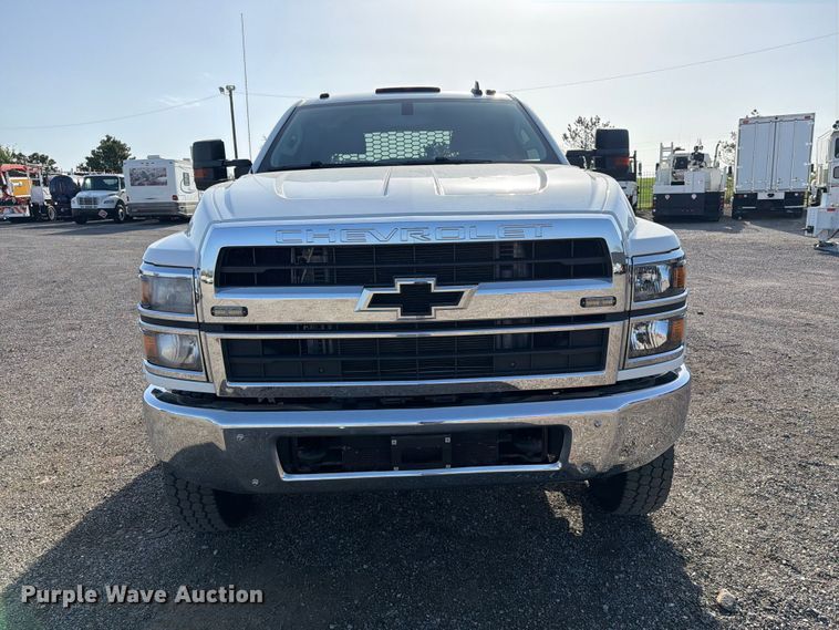 image for item FB5155 2022 Chevrolet Silverado 6500HD Crew Cab flatbed truck