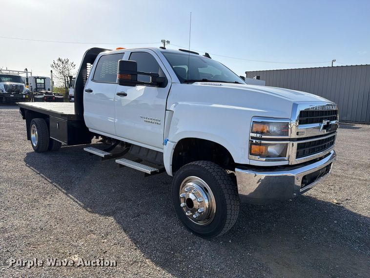 image for item FB5155 2022 Chevrolet Silverado 6500HD Crew Cab flatbed truck