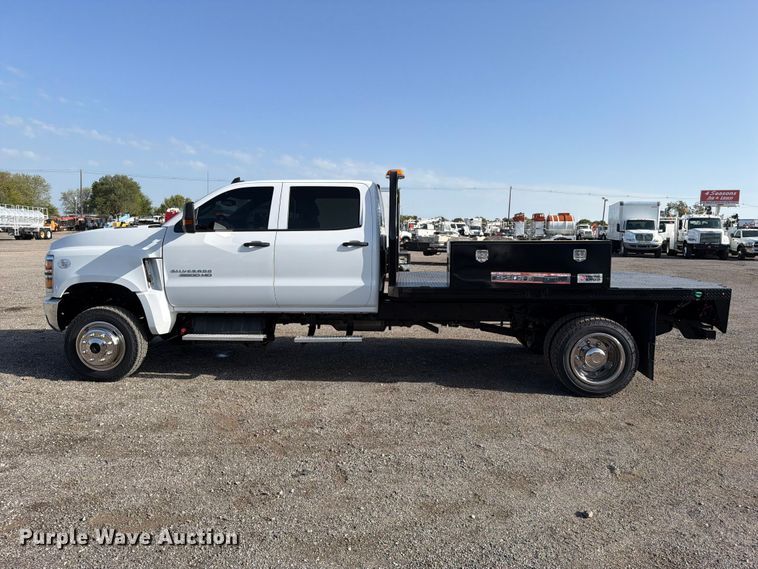 image for item FB5155 2022 Chevrolet Silverado 6500HD Crew Cab flatbed truck