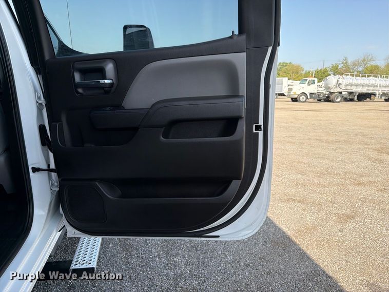 image for item FB5156 2020 Chevrolet Silverado 6500 HD crew cab refrigerated delivery truck