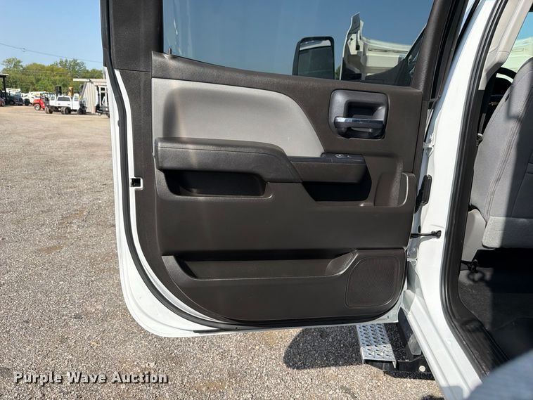 image for item FB5156 2020 Chevrolet Silverado 6500 HD crew cab refrigerated delivery truck
