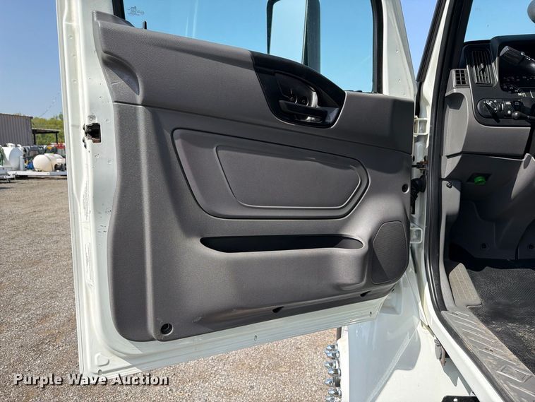 image for item FB5157 2021 International MV607 box truck