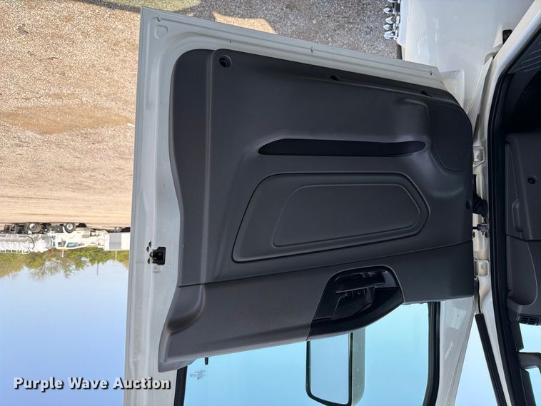 image for item FB5157 2021 International MV607 box truck