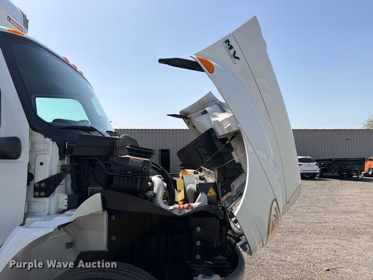 image for item FB5157 2021 International MV607 box truck