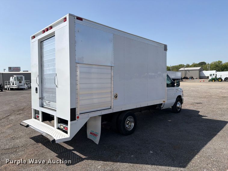 image for item FB5158 2013 Ford E450 box truck
