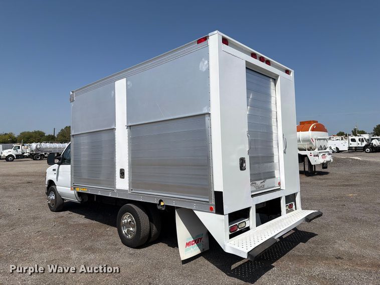 image for item FB5158 2013 Ford E450 box truck