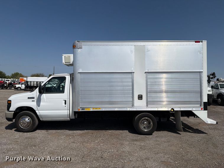 image for item FB5158 2013 Ford E450 box truck