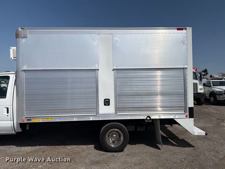 image for item FB5158 2013 Ford E450 box truck