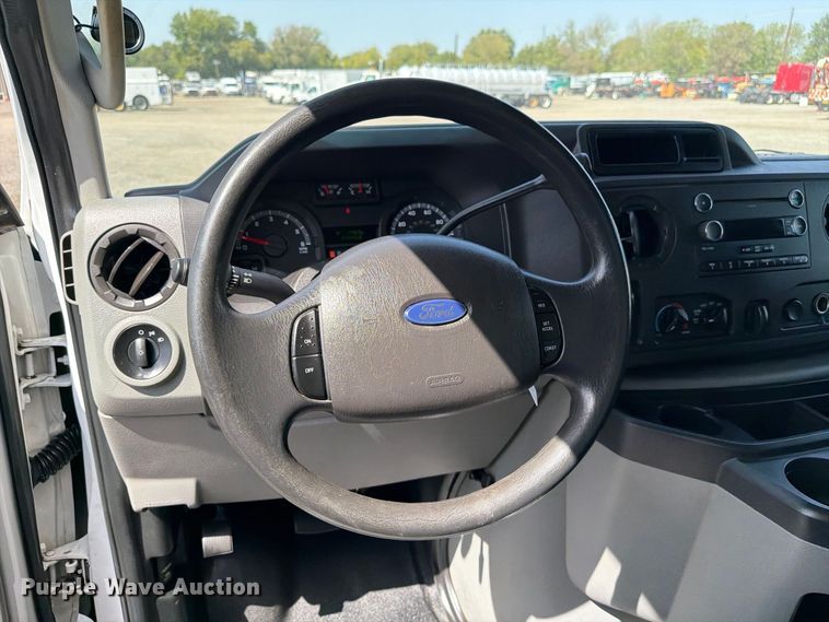 image for item FB5158 2013 Ford E450 box truck
